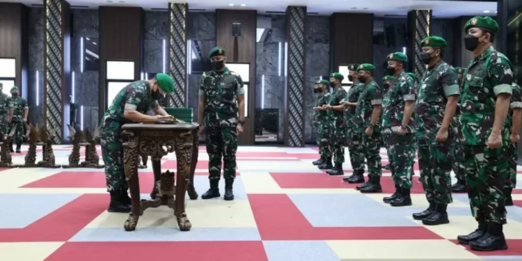 Mayjen TNI Maruli Simanjuntak Resmi Jabat Pangkostrad