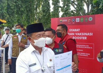 Bupati Cianjur Herman Menjadi Orang Pertama Penerima Vaksin Booster