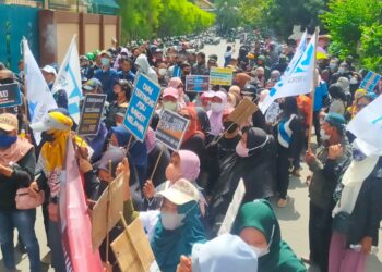 Buruh dari SPN DKI Jakarta Aksi Solidaritas di Apartemen Pesona Bahari