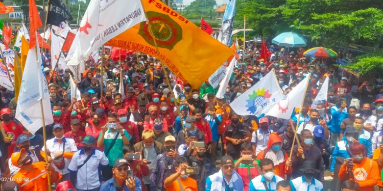 Unjuk Rasa Konfederasi Serikat Pekerja Indonesia (KSPI) di Kemnaker Hari Ini