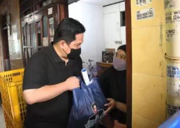 Erick Thohir Blusukan ke Permukiman Padat di Kampung Salo, Kembangan Utara