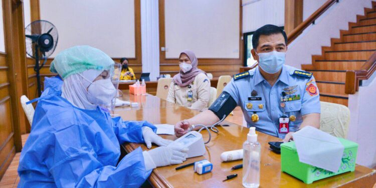 Kemhan Melaksanakan Vaksin Booster untuk Pegawai