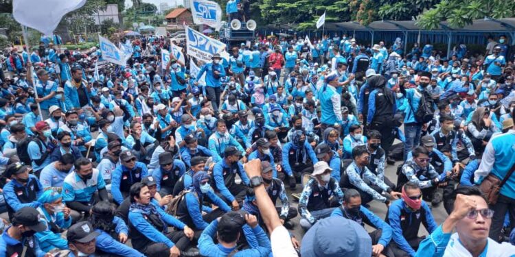 Aksi Buruh SPN Jabar, DKI, dan Banten di Depan Gedung Kemnaker, Menyoal Permenaker