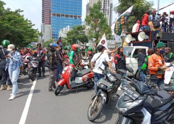 Unjuk Rasa Ratusan Driver Online di Surabaya, Ini Tuntutannya