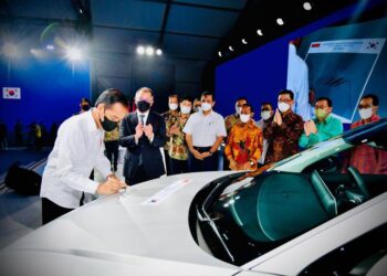 Mobil Listrik Hyundai IONIQ 5 Pertama Dirakit di Indonesia Diluncurkan Presiden