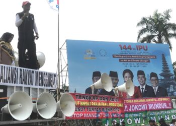 Aksi Aliansi Rakyat Menggugat (ARM) di DPR Hari Ini