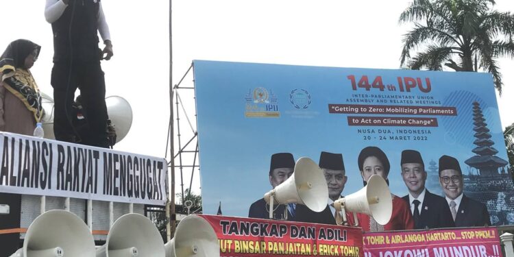 Aksi Aliansi Rakyat Menggugat (ARM) di DPR Hari Ini