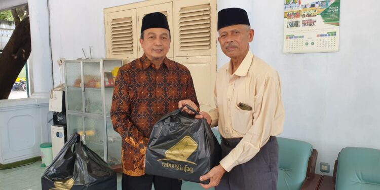 Road to 17 Ramadhan: Khatam Quran, Kiai Gontor Beri Restu UBN