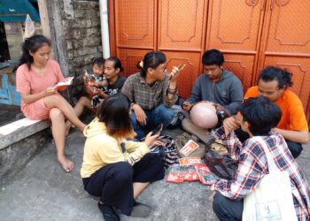 Exco Partai Buruh Jakbar Menggelar Sasatu di Kampung Terate