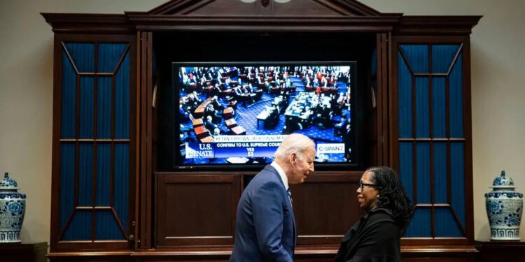 Wanita Berkulit Hitam Pertama, Jackson Pimpin Mahkamah Agung Amerika