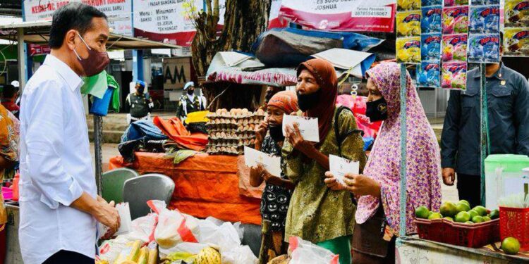 Masih Ada Migor Tidak Jual Sesuai HET, Jokowi: Ada Permainan