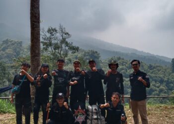 Gerakan Santri Pecinta Alam Selenggarakan Tanam Bibit Pohon di Gunung Salak
