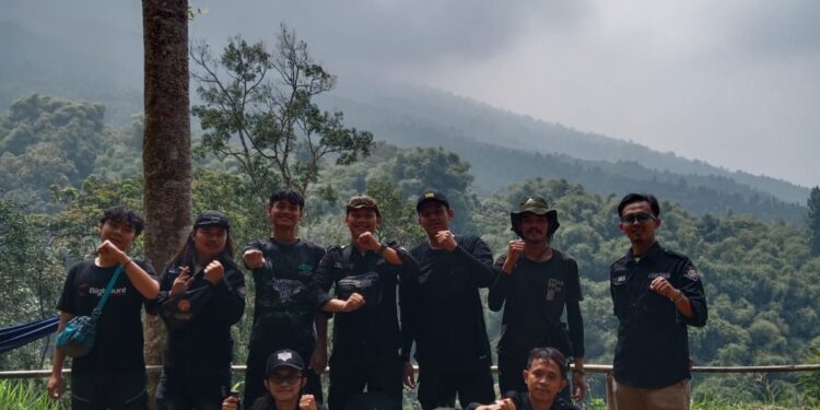 Gerakan Santri Pecinta Alam Selenggarakan Tanam Bibit Pohon di Gunung Salak