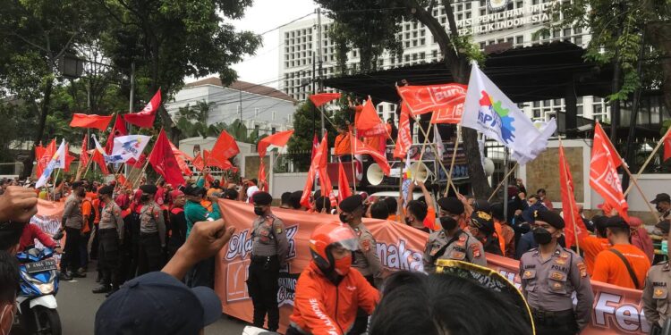 Peringati May Day 2022, Partai Buruh Aksi di KPU RI