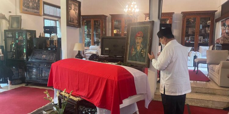 Mantan Danjen Kopassus Keenam Meninggal Dunia, Menhan Melayat