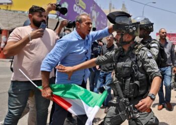 Remaja Palestina Ditembak Mati Pasukan Israel, Puluhan Orang Terluka
