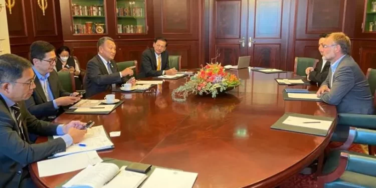 Menteri ESDM Ajak Investor Asing Tanamkan Modal di Indonesia