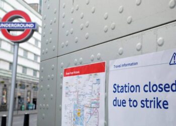 Puluhan Ribu Pekerja Kereta Api di Inggris Mogok