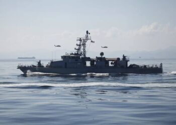 Tiga Kapal Iran Menabrak Dua Kapal Milik Amerika Serikat?