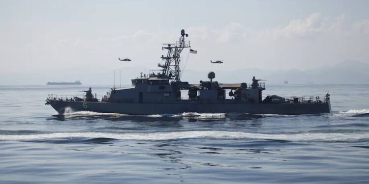 Tiga Kapal Iran Menabrak Dua Kapal Milik Amerika Serikat?