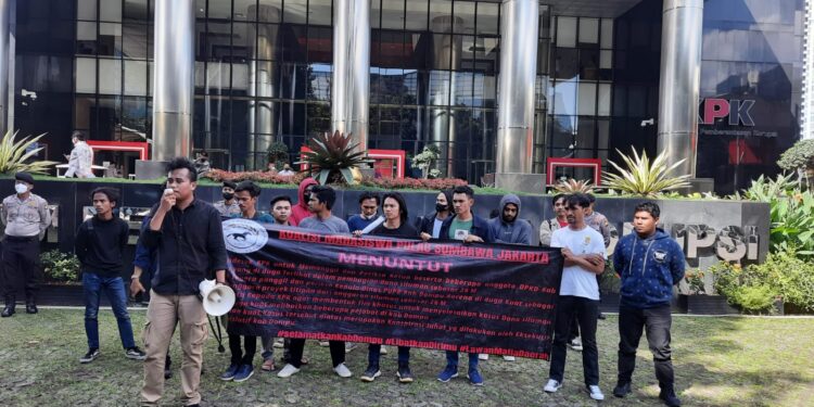 Koalisi Mahasiswa Pulau Sumbawa Aksi di KPK, Tuntut Ini