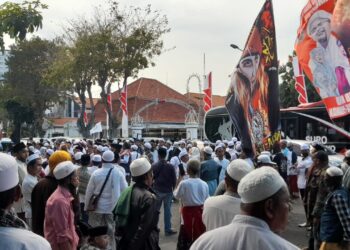Aksi Unjuk Rasa di Gedung Grahadi: Tuntut Tutup Holywings dan Tolak Islamofobia