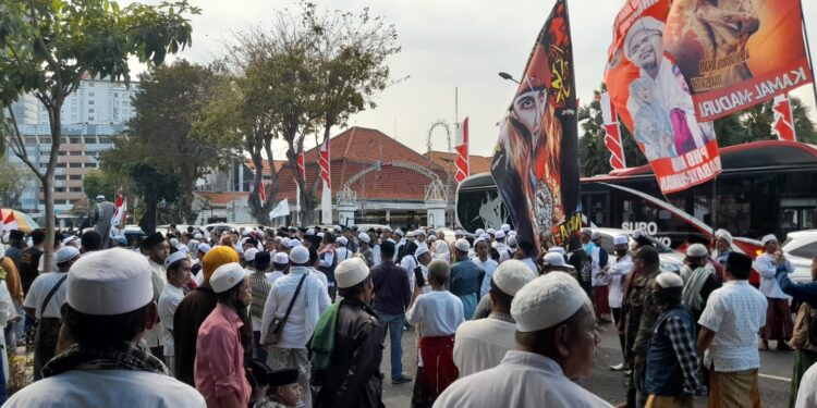 Aksi Unjuk Rasa di Gedung Grahadi: Tuntut Tutup Holywings dan Tolak Islamofobia