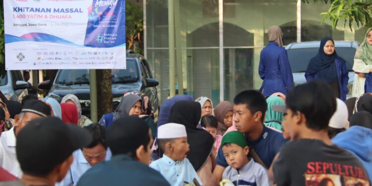 Khitanan Massal AQL Peduli