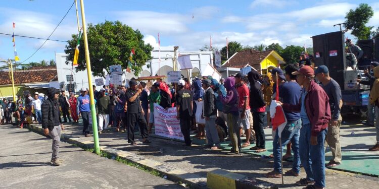 Mosi Tidak Percaya kepada Kades Cidamar, Cianjur