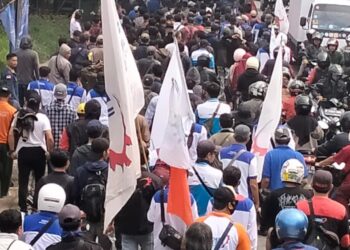 Aksi Buruh KSPI di Bandung: Singgung Upah dan Kenaikan Harga BBM