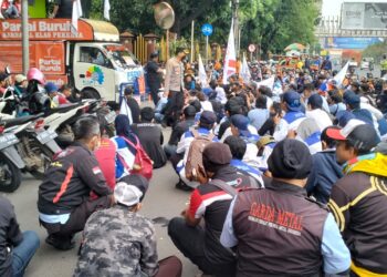 Aksi Unjuk Rasa KSPI di Wali Kota Bekasi