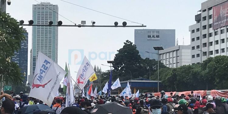 Aksi Unjuk Rasa Partai Buruh Tolak Harga Kenaikan BBM di DPR