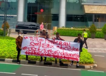 Aksi SOPERMASI di Depan Ciputra World Jakarta 1-Lotte Shopping Avenue