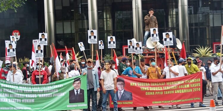 Aksi Unjuk Rasa GPPK di Gedung KPK, Menyoal Ini