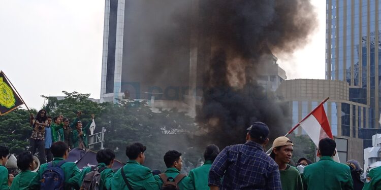 Aksi Puluhan Mahasiswa UMJ Hari ini: Tolak Kenaikan Harga BBM Subsidi