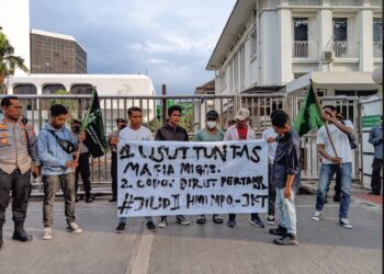Aksi Unjuk Rasa HMI-MPO di Depan Kantor Pusat Pertamina, Kinerja Dirut Disorot