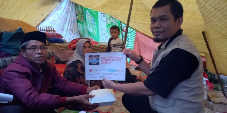 MKI Babeh Haikal Berikan Donasi untuk Korban Gempa Cianjur