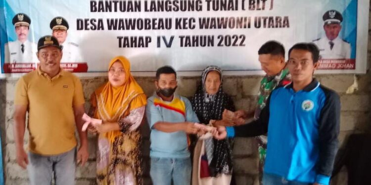 Pemdes Wawobeau Salurkan BLT ke Warga