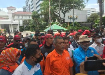 Aksi Unjuk Rasa Gerakan Buruh Jakarta Hari Ini di Balai Kota