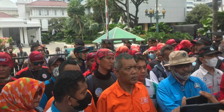 Aksi Unjuk Rasa Gerakan Buruh Jakarta Hari Ini di Balai Kota
