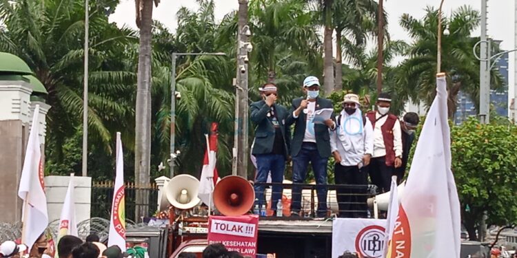 Aliansi Nasional Tenaga Kesehatan dan Mahasiswa Kesehatan Seluruh Indonesia Tolak RUU Kesehatan