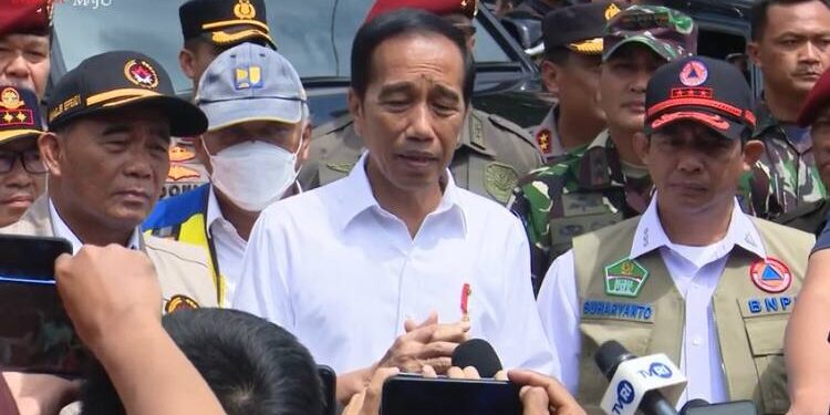 Jokowi Pastikan Evakuasi dan Distribusi Logistik Berjalan Baik di Cianjur