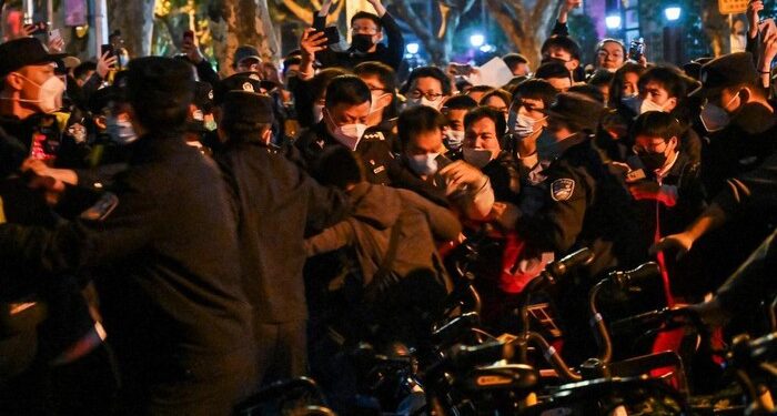 Aksi Unjuk Rasa terkait Covid di China, Belum Pernah Terjadi Sebelumnya