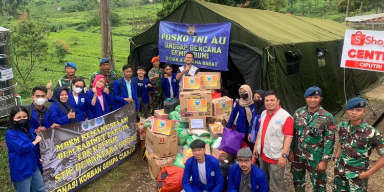 Mahasiswa STIE Dewantara Bantu Korban Gempa Cianjur