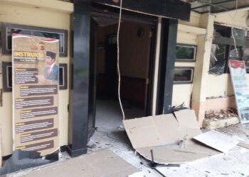 Foto: kondisi Mapolsek Astana Anyar, Bandung, Jawa Barat, terjadi karena diduga bom bunuh diri, dok. Ist