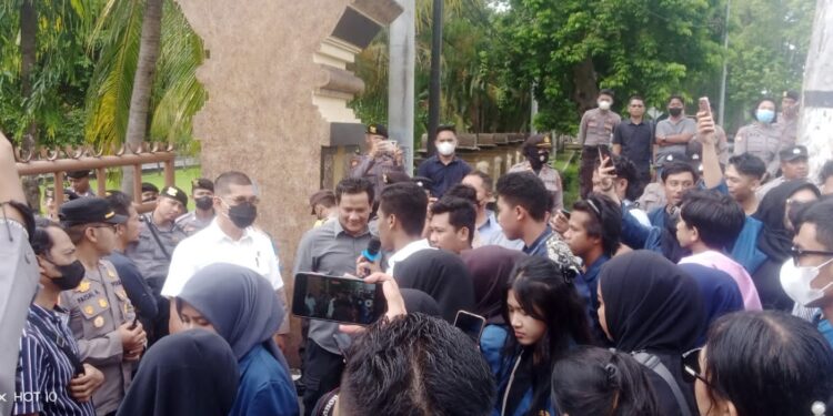 Unjuk Rasa ALASKA di Polda NTB terkait Dugaan Kekerasan Seksual dalam Kampus