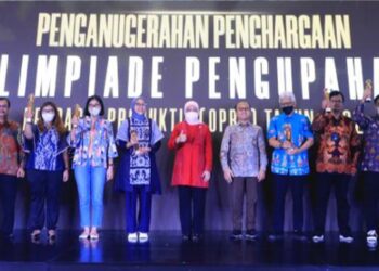 Kemnaker Beri Penghargaan kepada Perusahaan yang Terapkan Pengupahan Berbasis Produktivitas