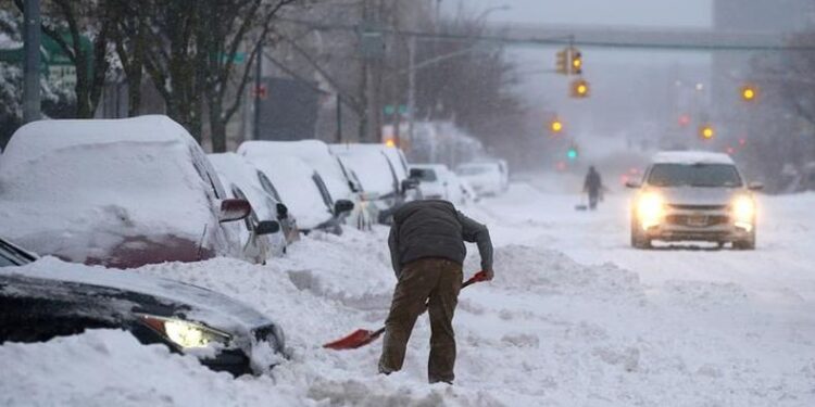 Musim Dingin di AS Tewaskan Puluhan Orang