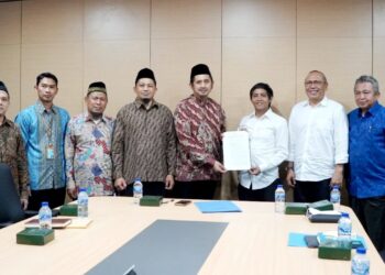 Wahdah Islamiyah Terima SK Hak Milik dari Wamen ATR/BPN