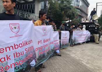 Aksi Unjuk Rasa BARIS di Bakrie Tower